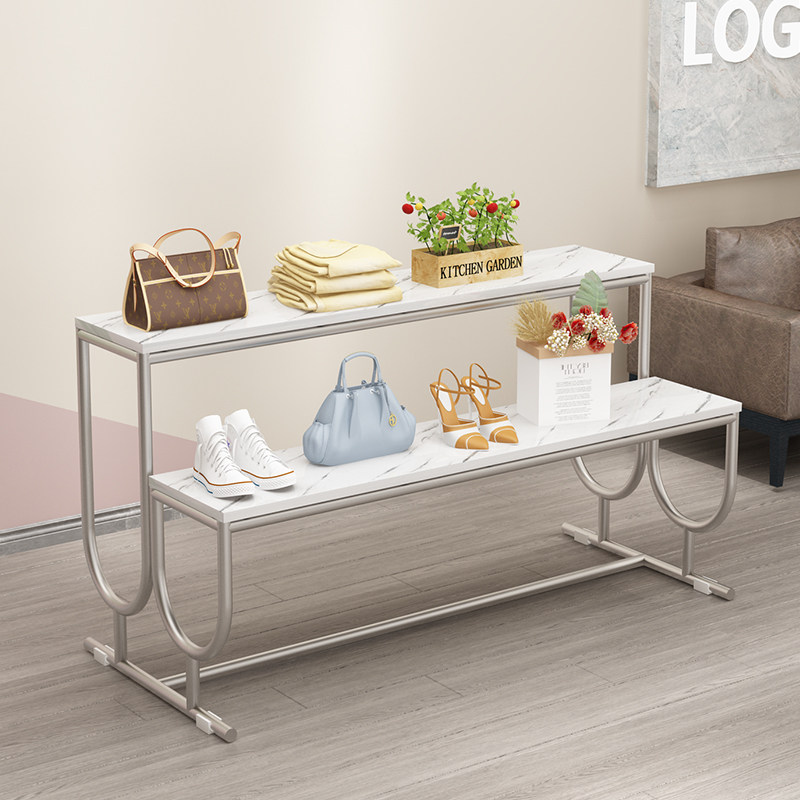 Luxury Bags In Store - Einkaufszentrum, mehrstöckige Regale, vom Boden bis