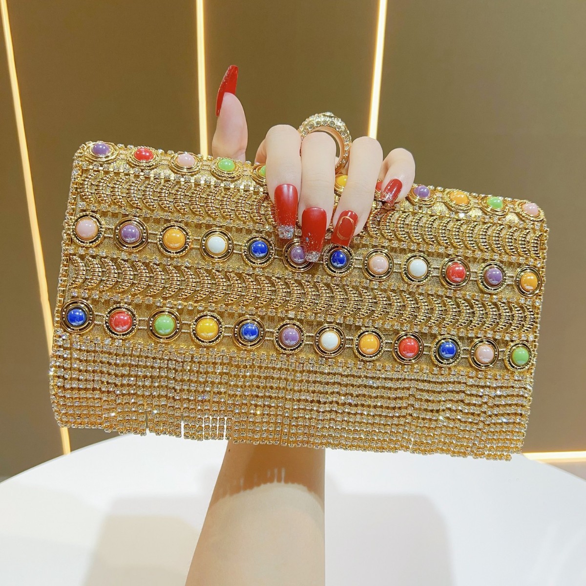 Luxuriöse Strass-Quasten-Clutc – Luxury Bags Europe Bewertung und Preis